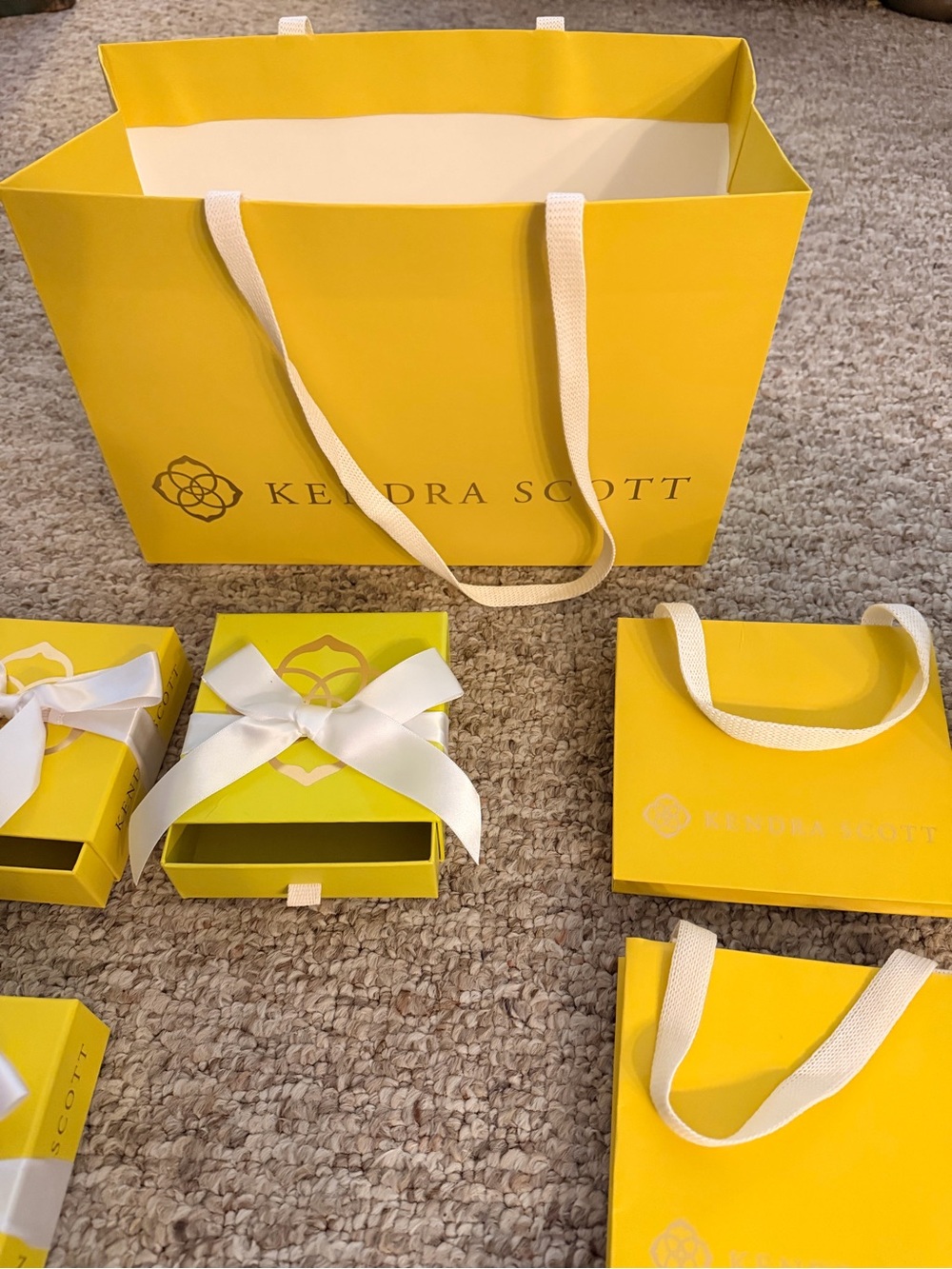 New Kendra Scott Gift Packaging Lot - Picture 7 of 7